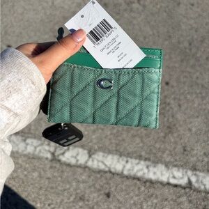 coach wallet card holder og price is 95$ nwt